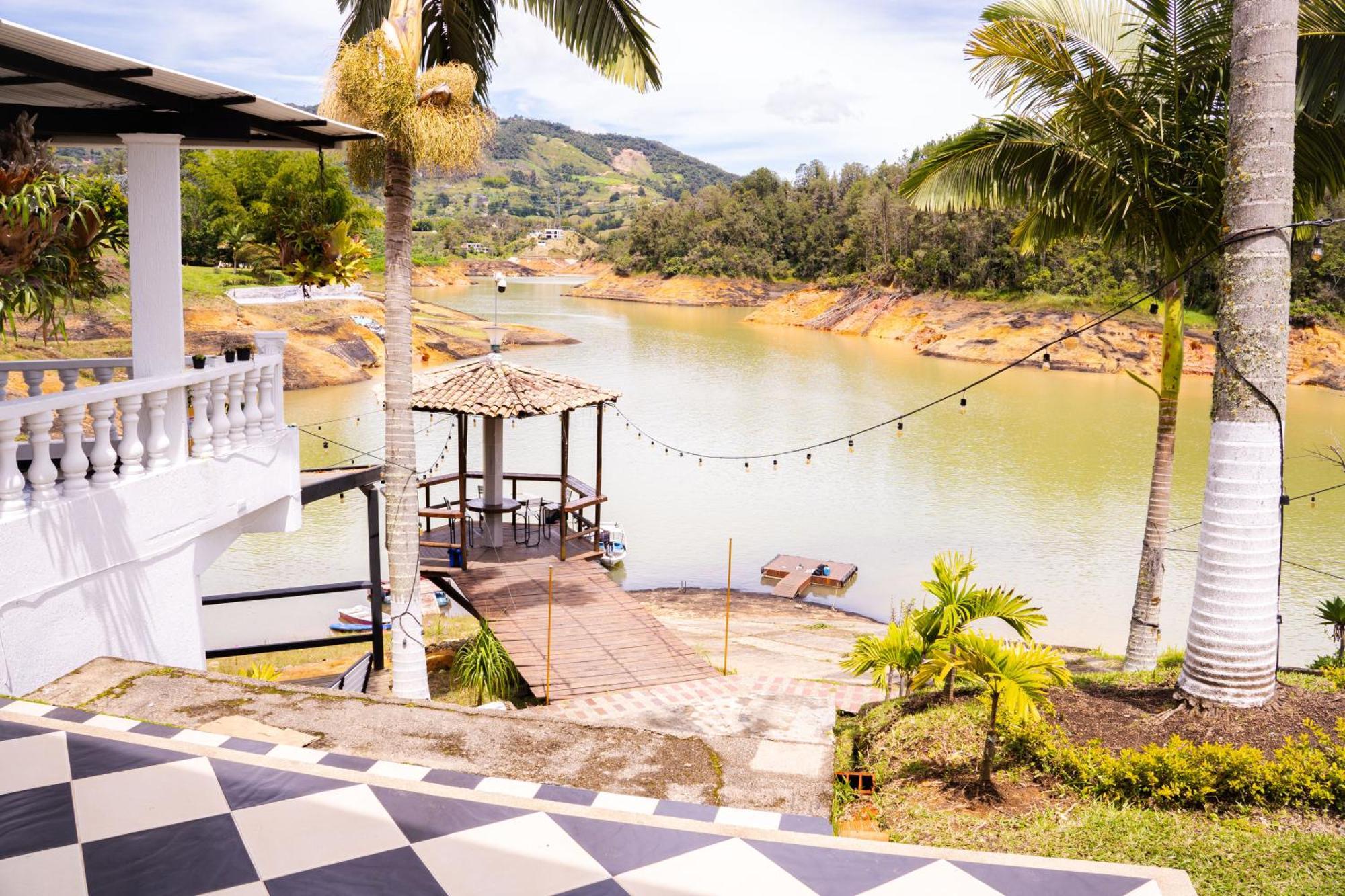 Hotel Casa Linda Guatape Exterior photo